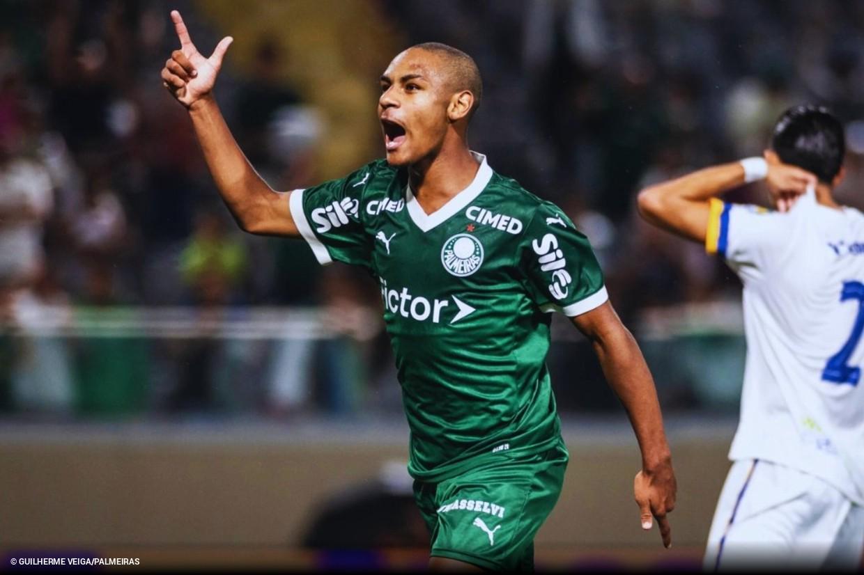 开云体育app-每体：巴萨正关注巴西16岁前锋新星孔塞桑，已派球探跟踪观察