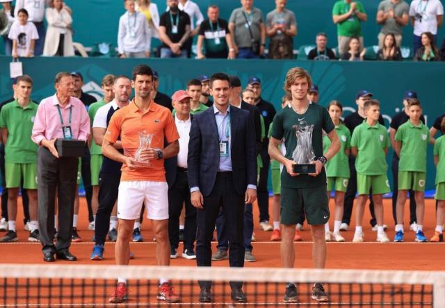 kaiyun·(中国)官方网站-德约吞蛋无缘赛季首冠  强大心理抵不过虚弱体能